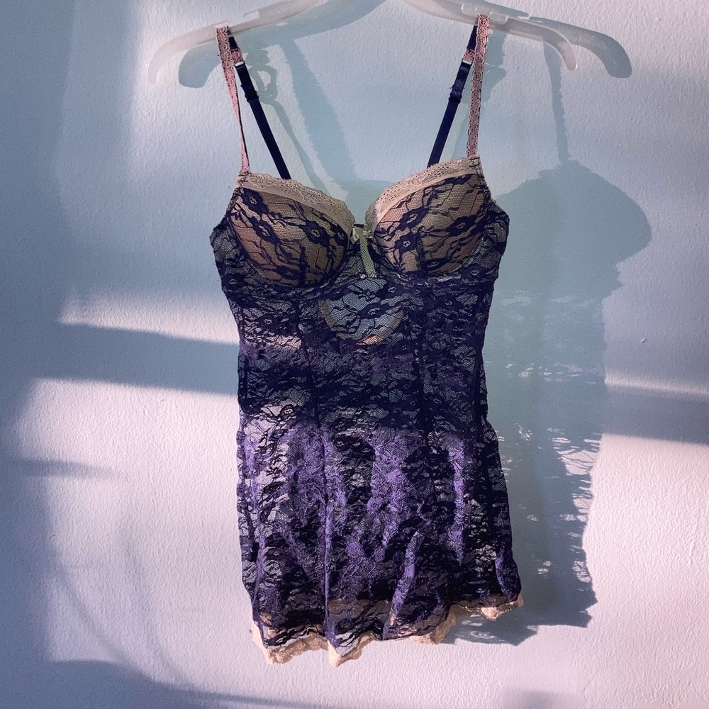 Elegance Vintage navy lace y2k chemise/slip top size medium